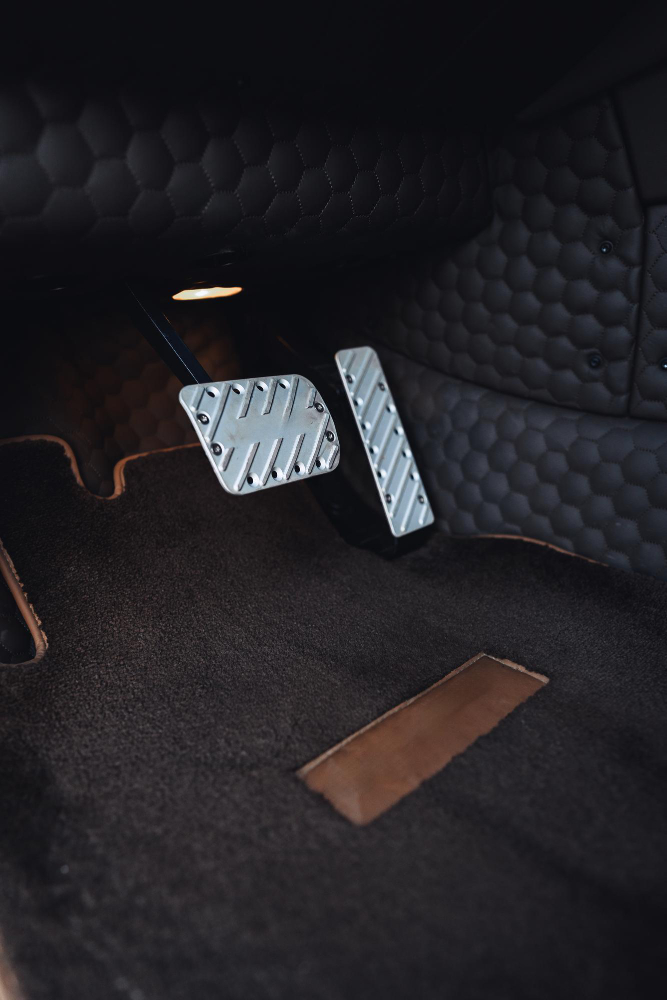 Curățare pedalier — igienizare completă zona pedalelor